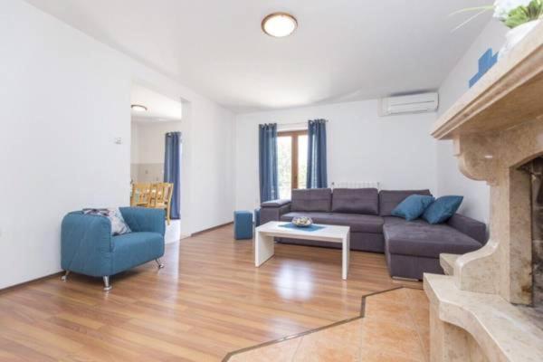 Apartments "Alen" Nedeščina Εξωτερικό φωτογραφία
